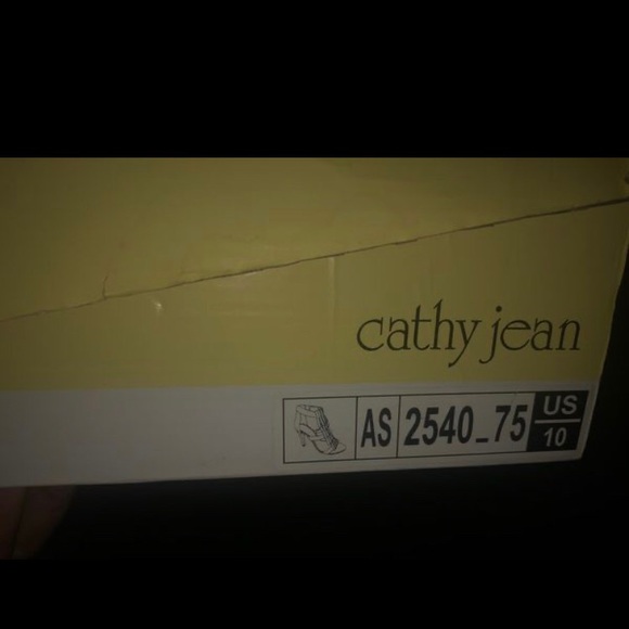 Heels - Picture 3 of 4